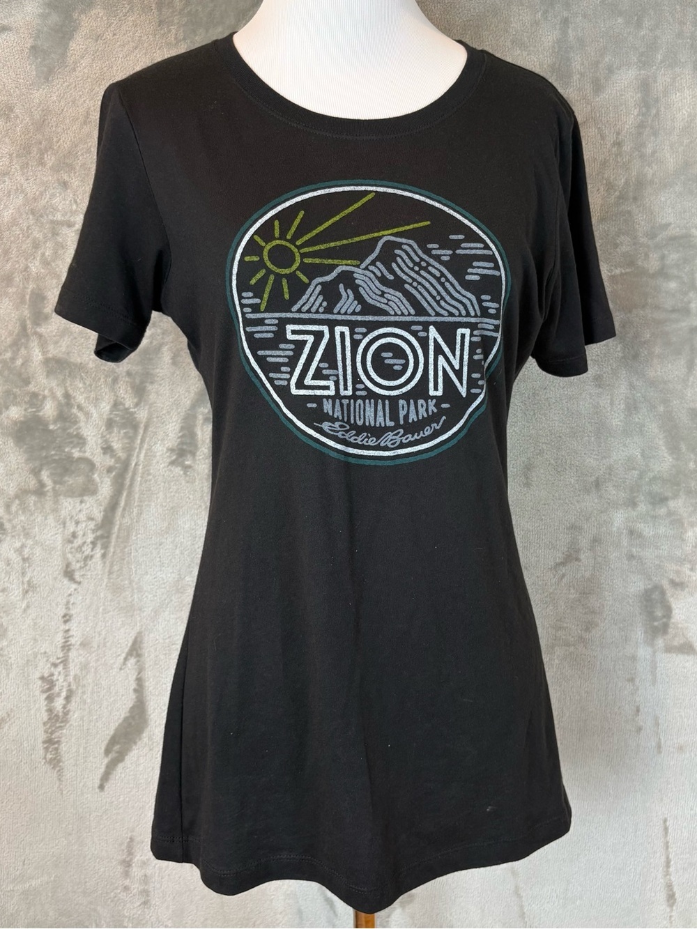 Eddie Bauer Zion National Park Black Graphic Tee Wmn’s S